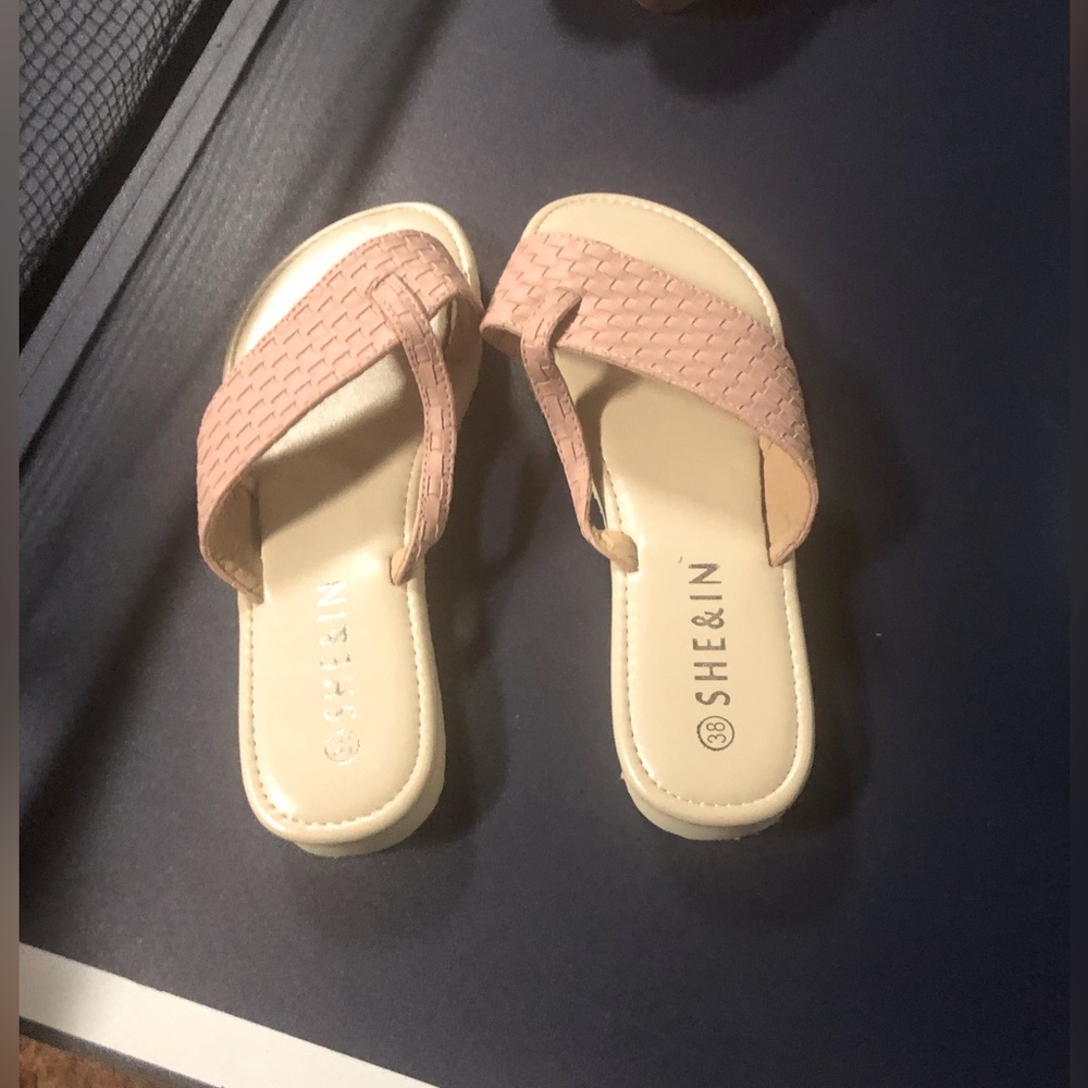 Women’s sandals size 7-5 New